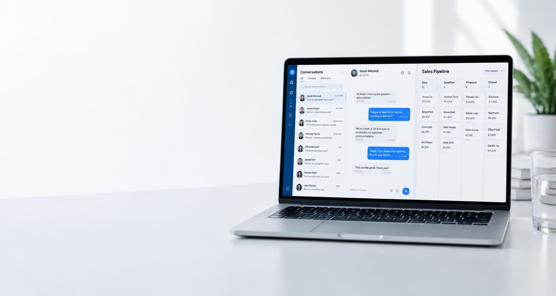 Notebook com uma representação de conversas e funil de vendas